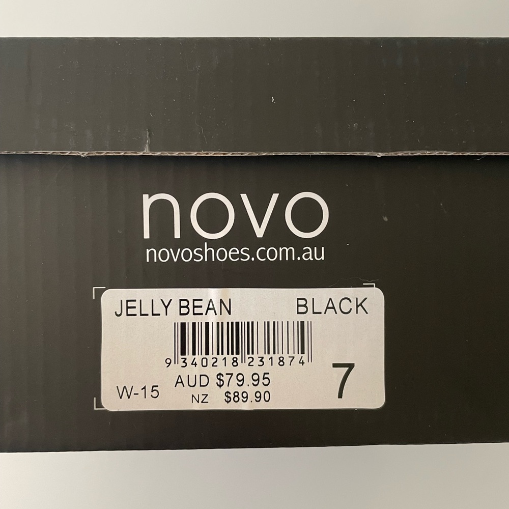 Novo stiletto booties with laser cut detail. Size 7 - Picture 7 of 8